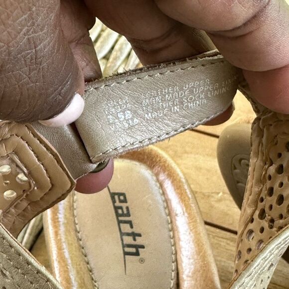 Earth Taupe Calla PerforatedLeather Peep-toe Slingback Sandal 7.5 - Picture 8 of 9